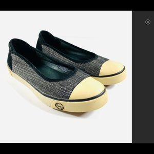 UGG Flat Sneaker s/n 1864 Black Size 9